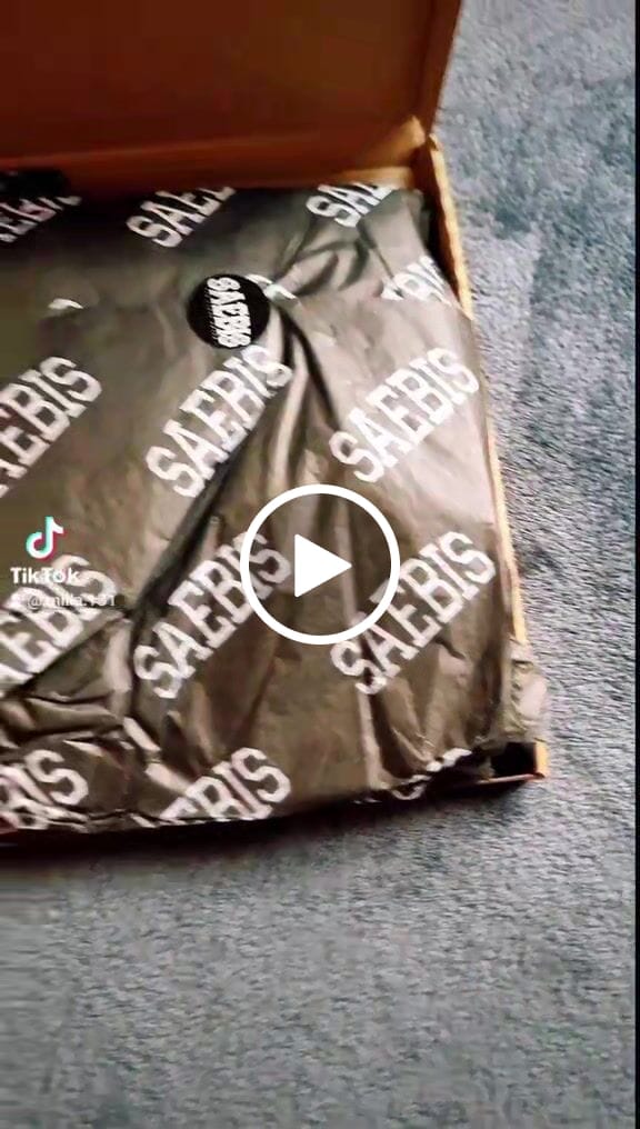 Customer video review of Lifestyle Damen Oversized T-Shirt schwarz by SAEBIS®