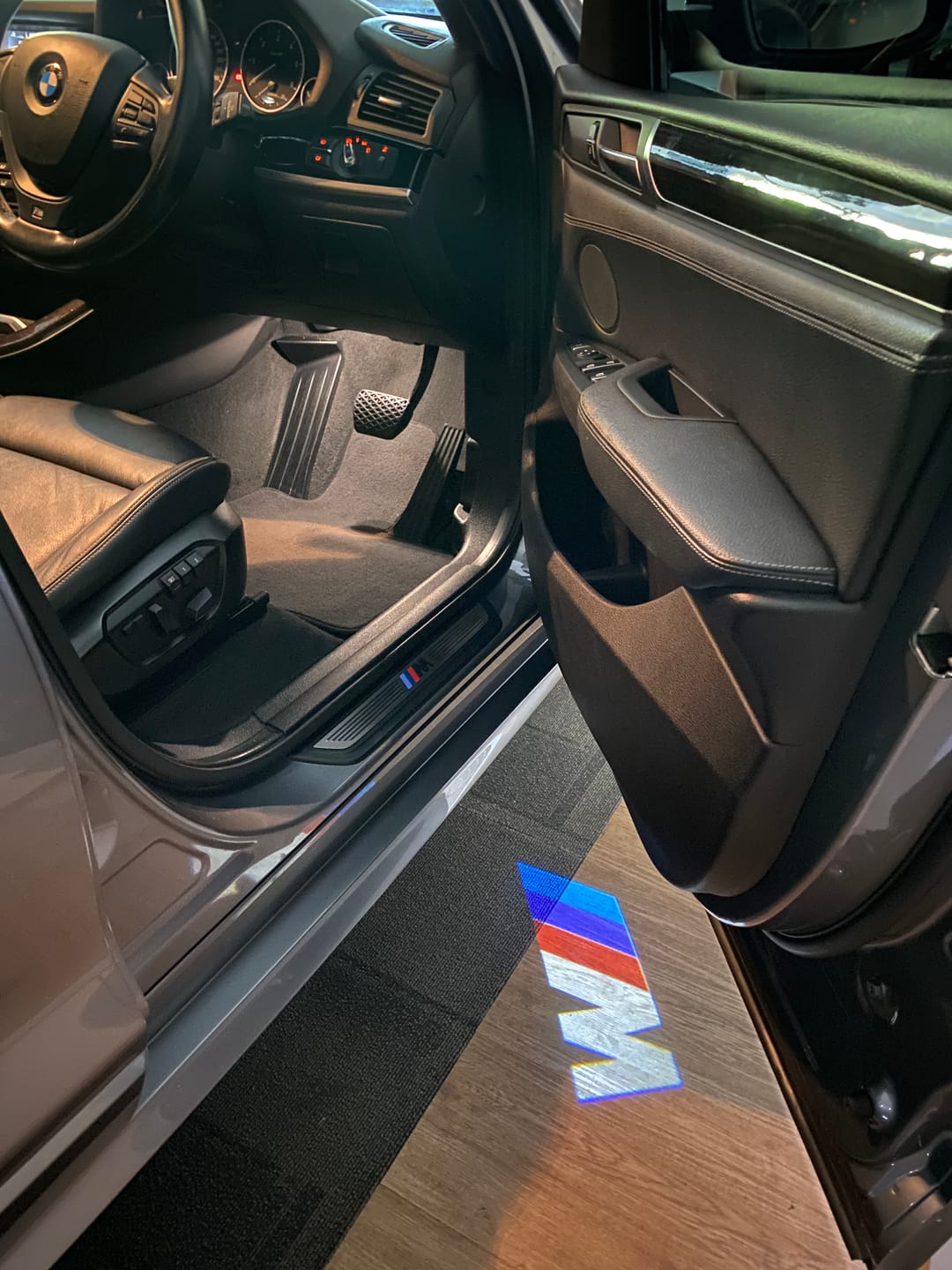 Customer photo review of EuroLuxe BMW LED Car Door Welcome Logo Shadow Lights | E/F Chassis