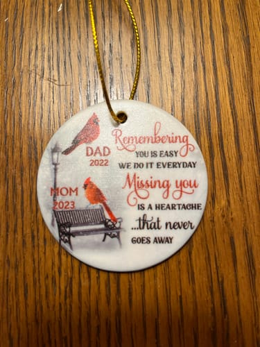 Customer photo review of Cardinals Winter Memorial Personalized Circle Ornament