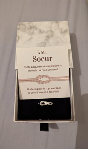 Customer photo review of Bague Ajustable Noeud Infini - À ma soeur - Les liens éternels