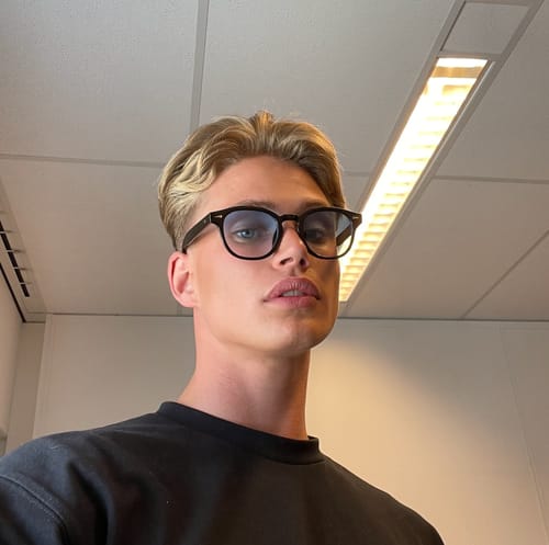Customer photo review of KARL | Fade