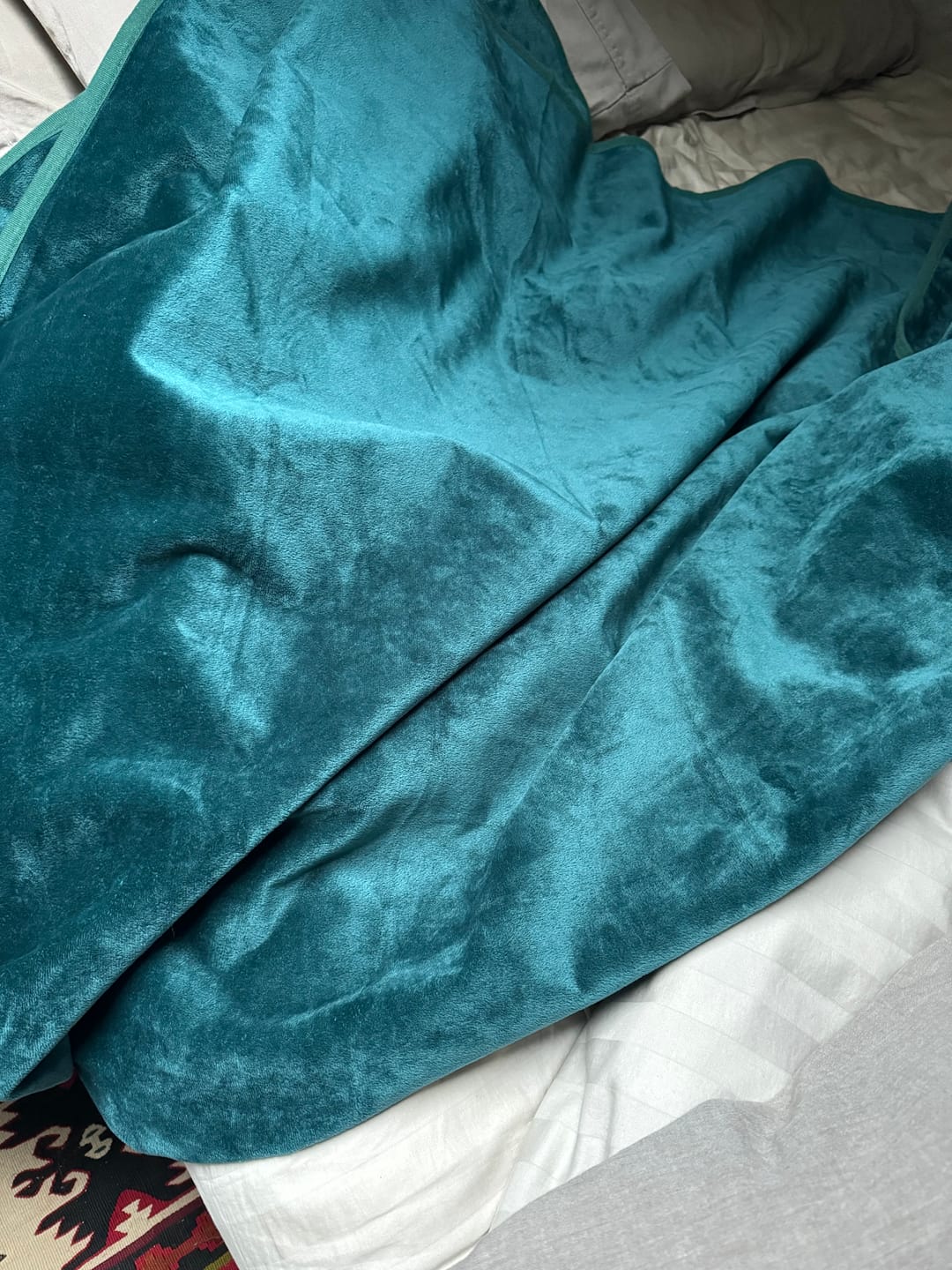 Customer photo review of Waterproof Splash Blanket™️ - Emerald Green Double Veluxe