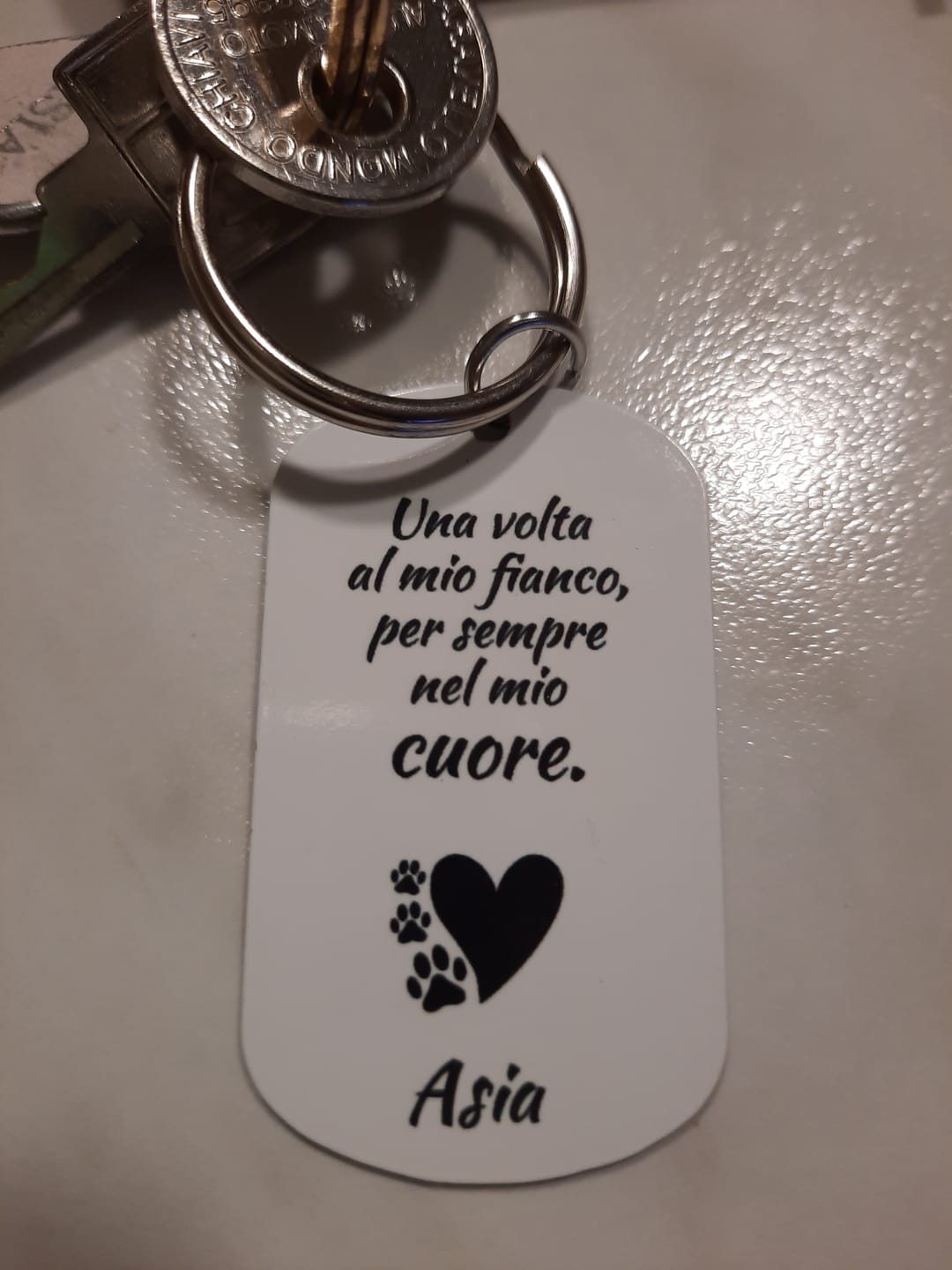 Customer photo review of Per sempre nel cuore - Portachiavi piastrina personalizzato
