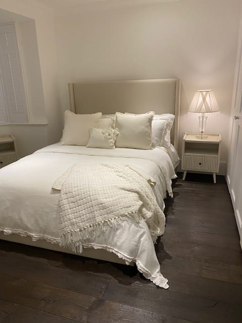 Customer photo review of Venus Linen cream winged bed Ottoman – high headboard, tall headboard, cream bed