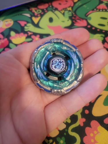 Customer photo review of Takara Tomy Kreis Cygnus Beyblade BB-124 (145WD) Metal Fury - With Launcher