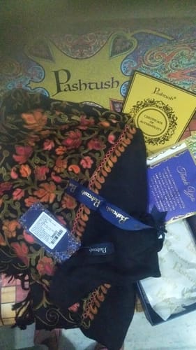 Customer photo review of Pashtush Womens Fine Wool Stole, Floral Aari Embroidery Design, Black