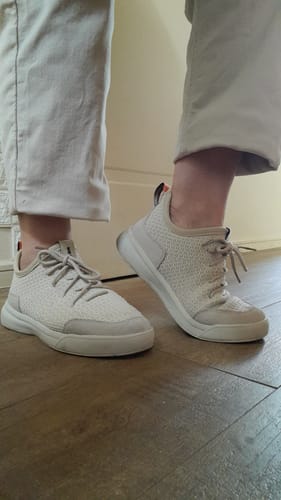 Customer photo review of Zapatilla Versaknit Mujer Beige