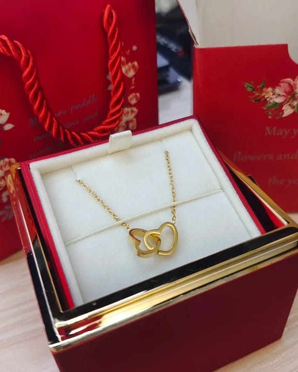 Customer photo review of Engraved Necklace with Eternal Rose Box