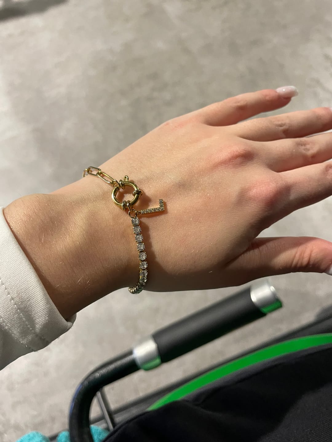 Customer photo review of Tennis Letter Armband | 18K vergoldet