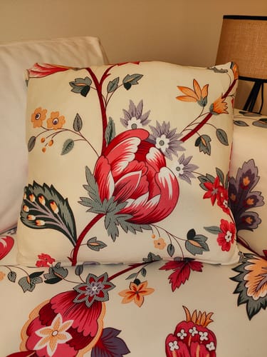 Customer photo review of Red Flower - 2 pièces - Housses extensibles de coussin 45 CM X 45 CM