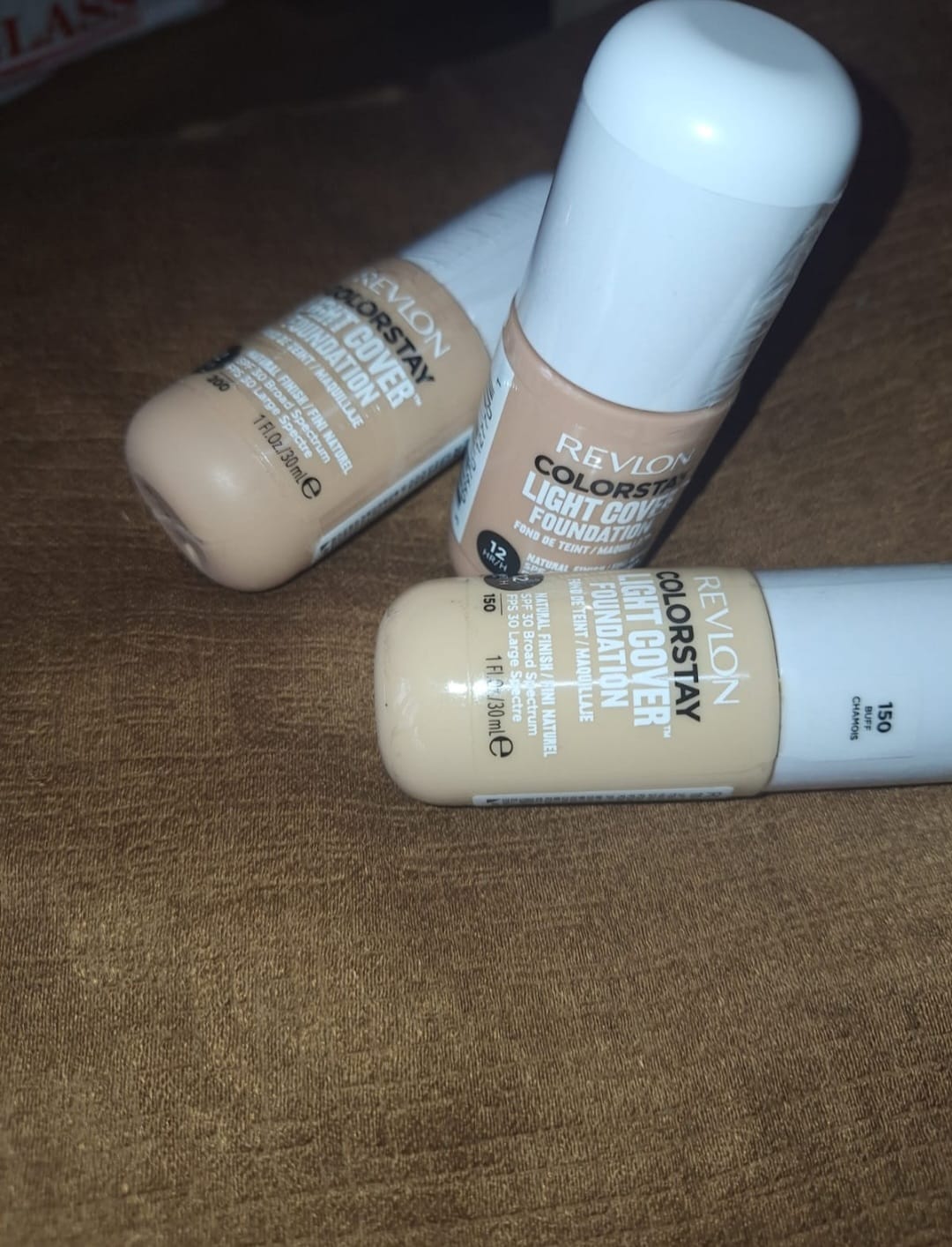 Customer photo review of Base Colorstay Light Cover Surtidos Revlon - Venta al por mayor 8 Unidades (RCLV12)