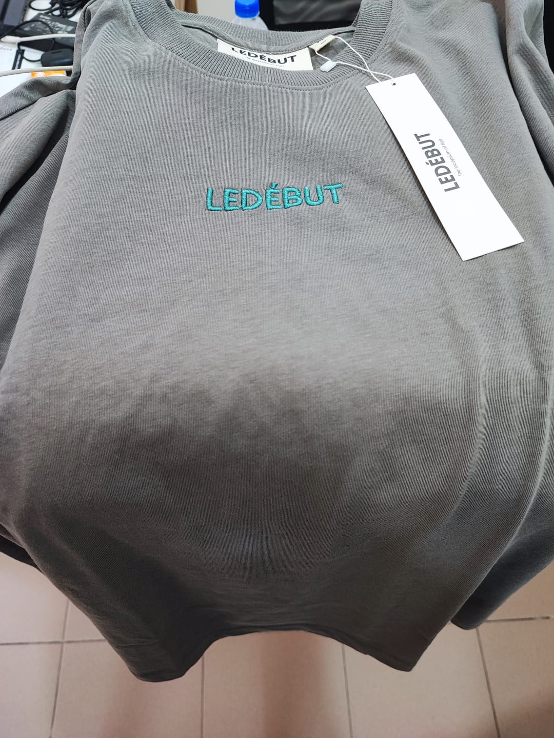 Customer photo review of Unisex Center Embroidery with Ledebut Pearl Print Oversized Tee