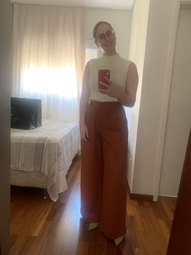 Carolina S. review of Calça Pantalona de Linho Graviola Terracota image 1 out of 1