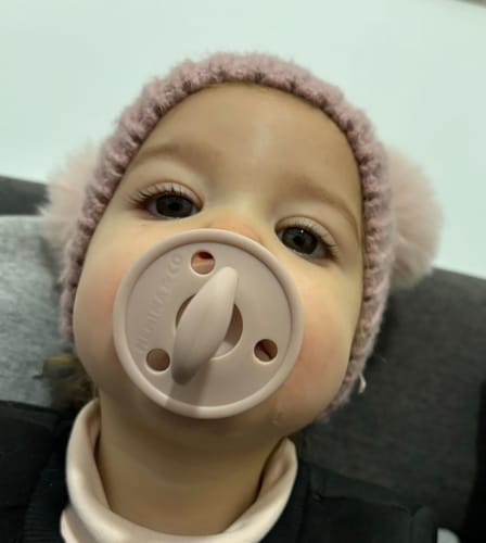 Customer photo review of Kit 2 Chupetes Rosa y Rosa Pálido Nenina & Co