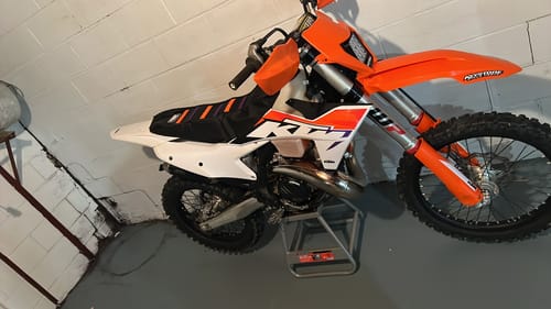 Customer photo review of Custom Seat Cover: 23-'24 125/250/300/350/450/500 SX/XC/SX-F/XC-F/SMR