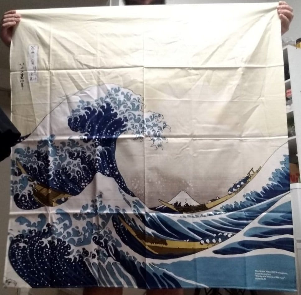 Customer photo review of 104cm Hokusai Ukiyo-e Furoshiki Grand | La Grande Vague de Kanagawa