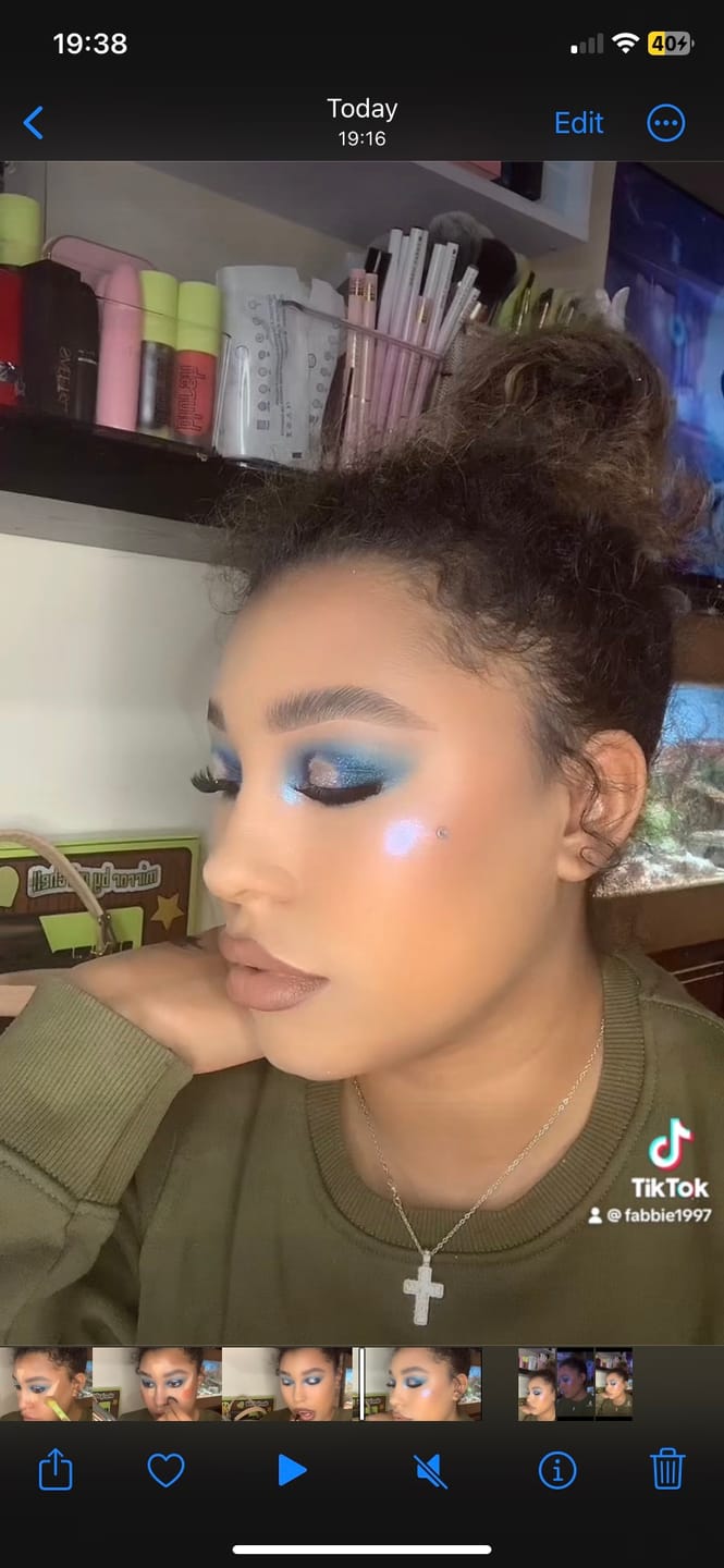 Customer photo review of Multichrome special effect eyeshadow - Hekate