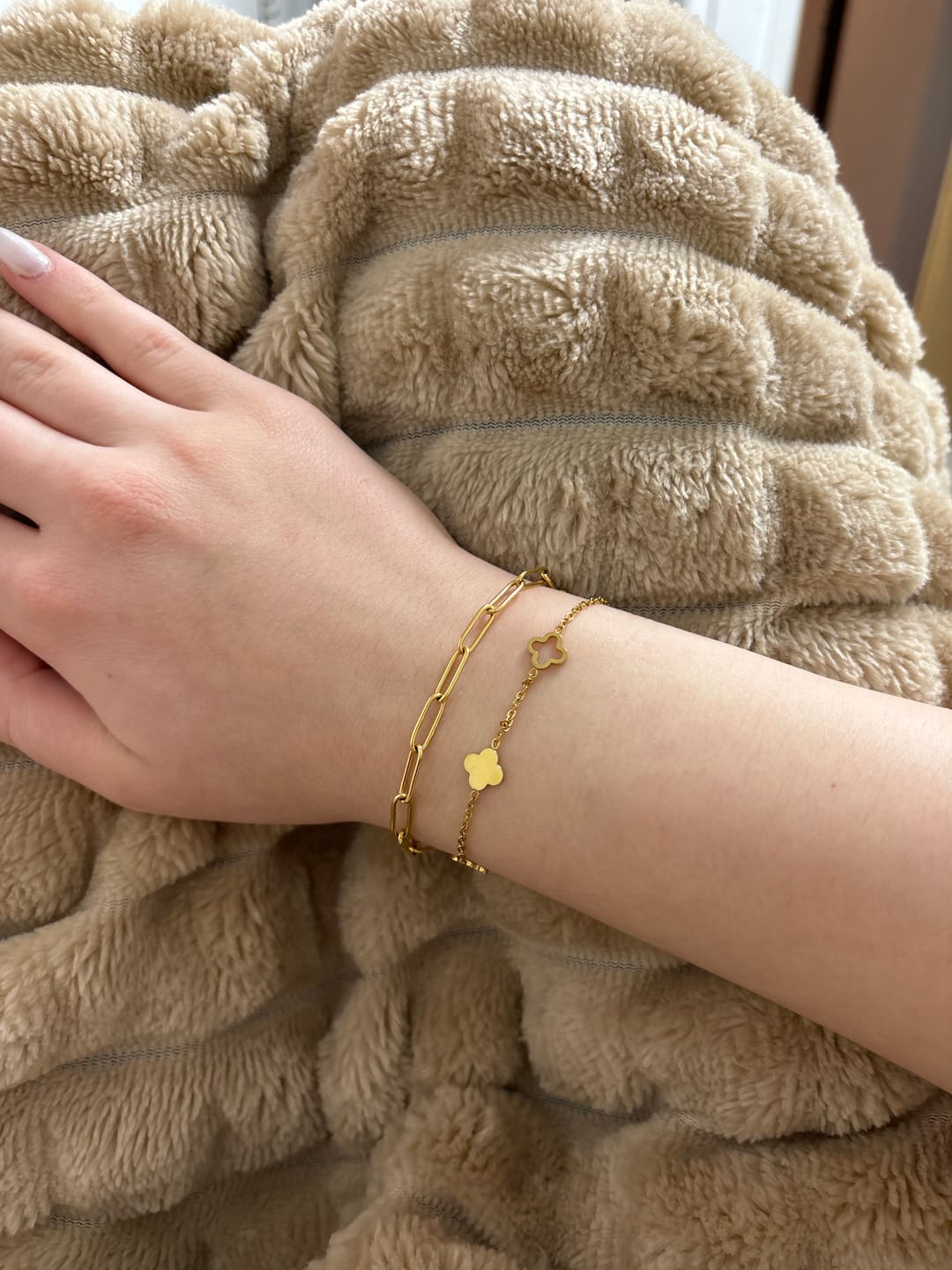 Customer photo review of Paperclip Armband | 18K vergoldet