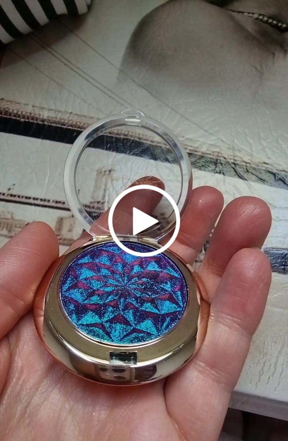 Customer video review of Multichrome special effect eyeshadow - Hekate