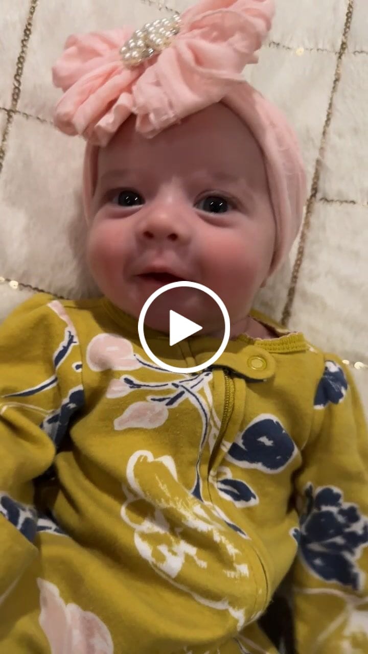 Customer video review of Pearl Ruffled Headband