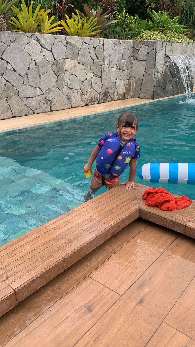Customer photo review of Camisa Flutuadora Infantil Floater