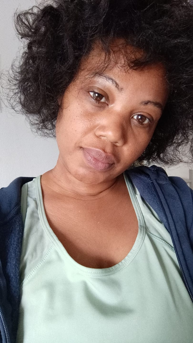 Customer photo review of Sérum Capiboost Hibiscus & Orties 120ml pour la pousse des cheveux bouclés frisés crépus