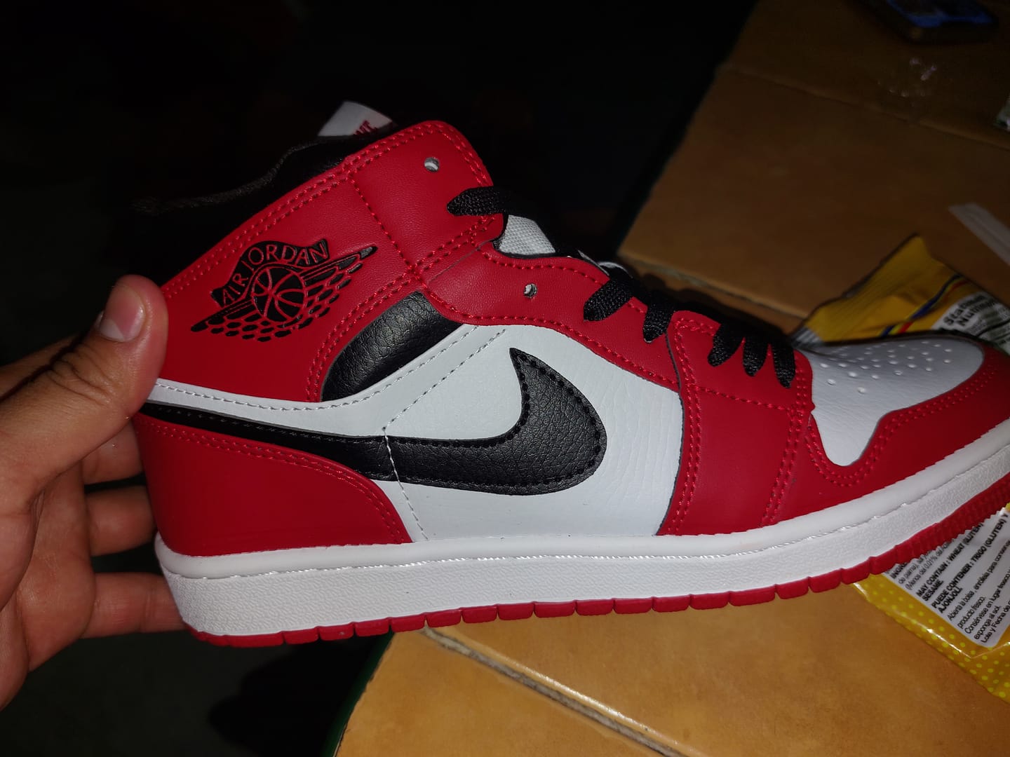 Customer photo review of Tenis Retro 1 Chicago Red