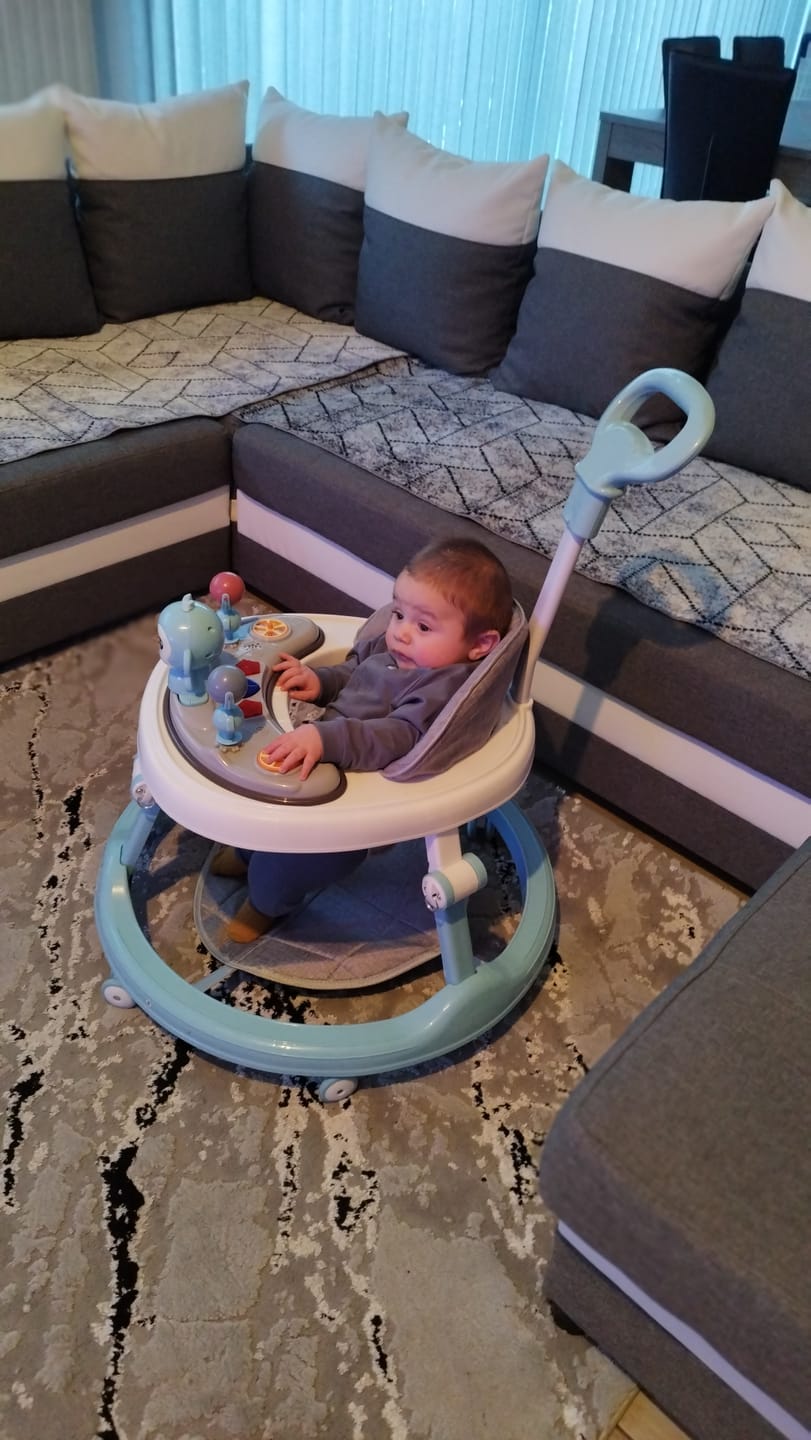 Customer photo review of (UITVERKOCHT) Twinky Loopstoel Baby - Mint Groen