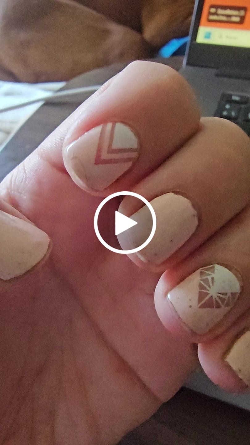 Customer video review of Queen Pink | Stickers de Esmalte