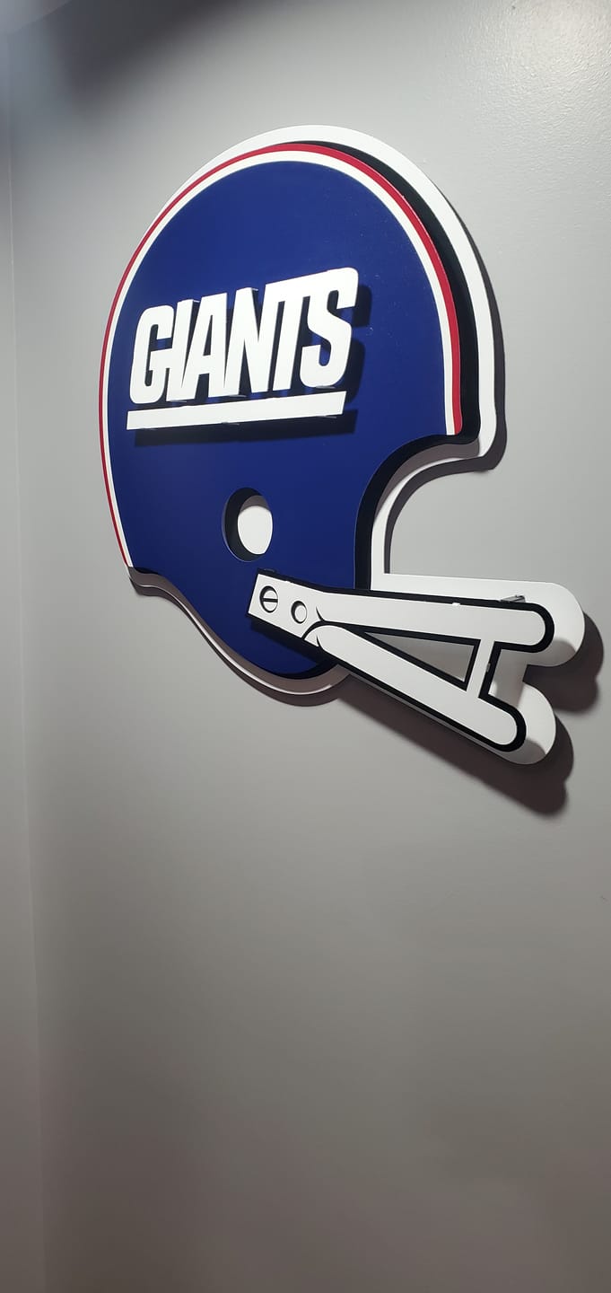 Customer photo review of New York Giants Retro Helmet 3D Vintage Metal Wall Art
