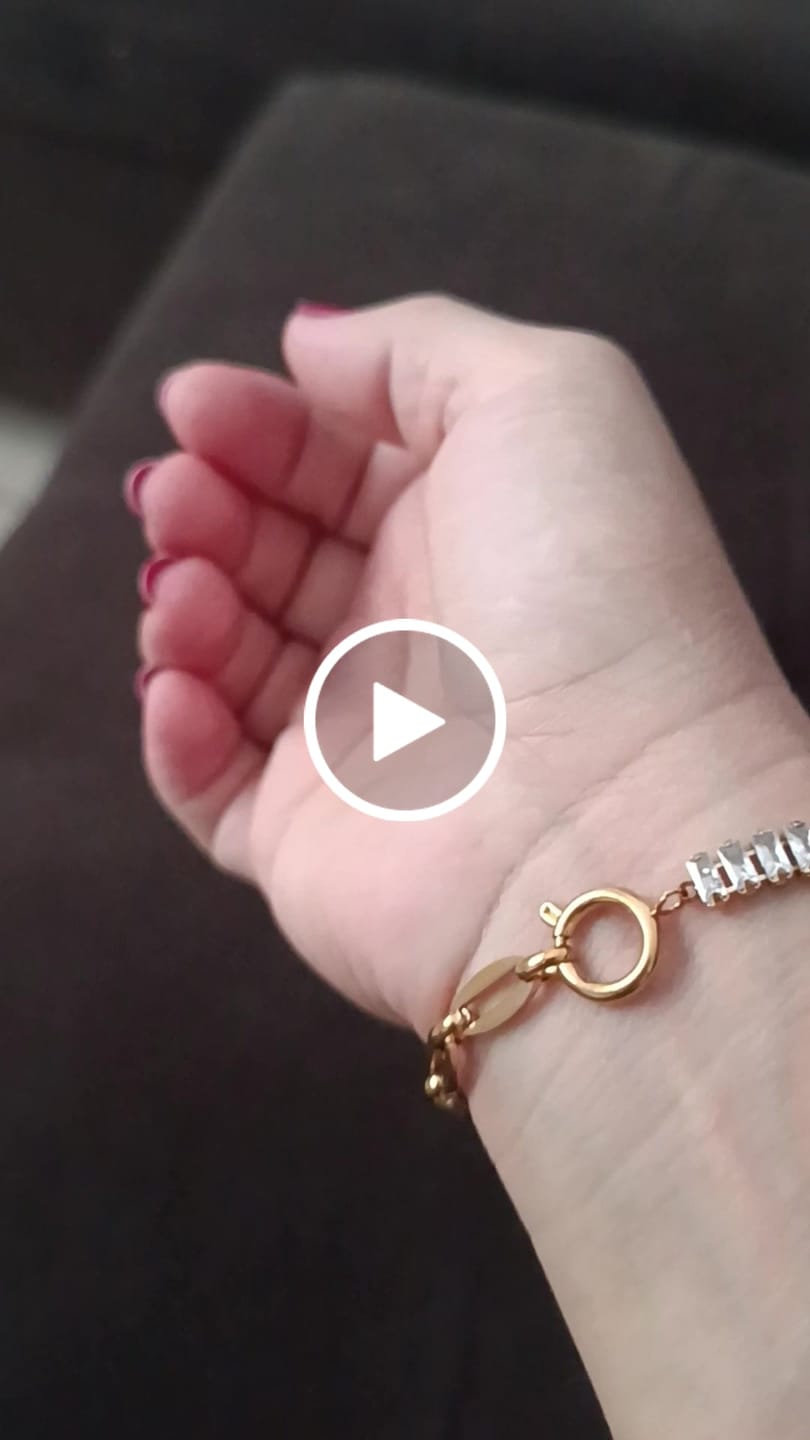Customer video review of Pulseira Lock Riviera Baguete Banhado em Ouro 18K