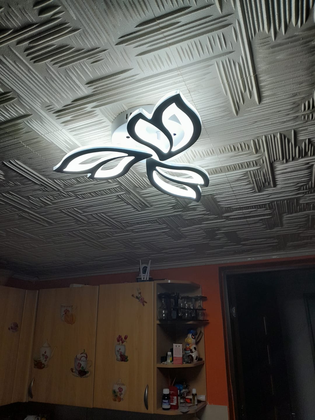 Customer photo review of Lustra LED Mini ANEMONE Echivalent 300W Telecomanda