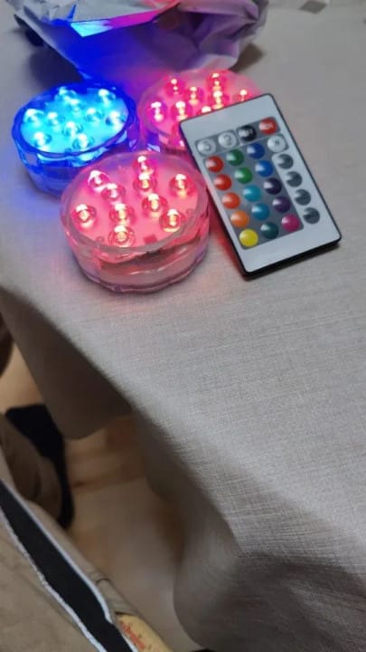 Customer photo review of Kit Luminárias de Piscina RGB - Sem Fio Com Controle Remoto
