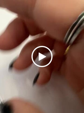 Customer video review of Anillo Plumes