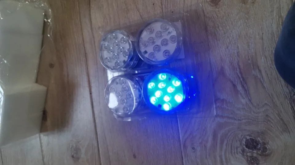 Customer photo review of Kit Luminárias de Piscina RGB - Sem Fio Com Controle Remoto