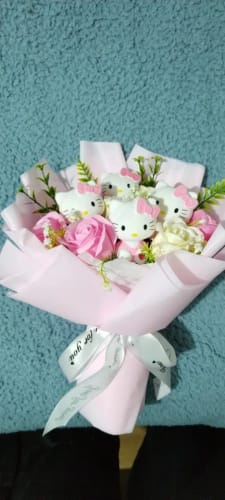 Customer photo review of Hello Kitty Baby Rose Bouquet
