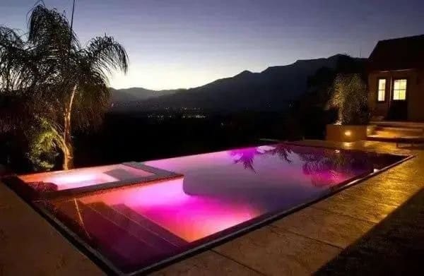 Customer photo review of Kit Luminárias de Piscina RGB - Sem Fio Com Controle Remoto