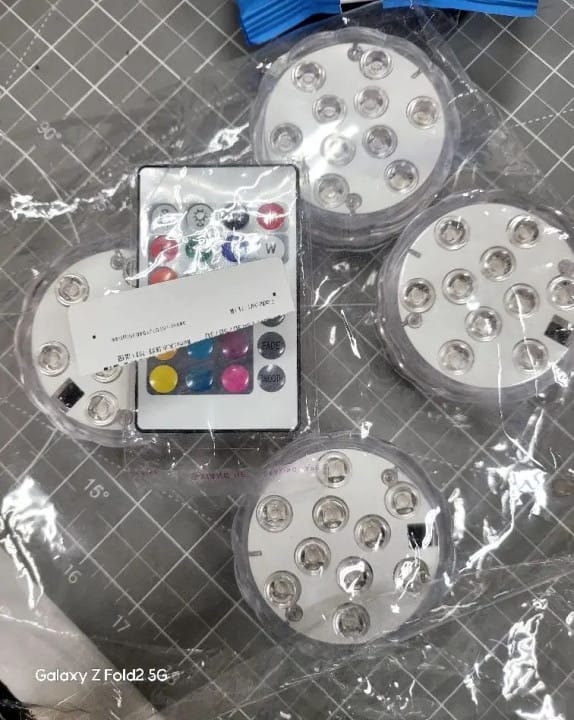 Customer photo review of Kit Luminárias de Piscina RGB - Sem Fio Com Controle Remoto