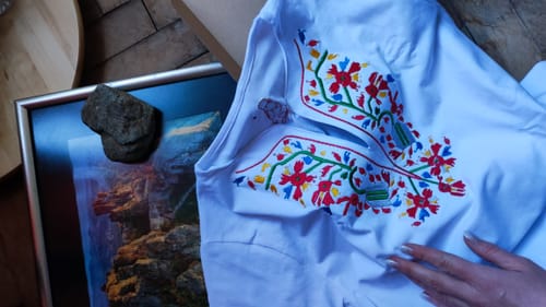 Customer photo review of Тениска с V-деколте "Дърво на живота"