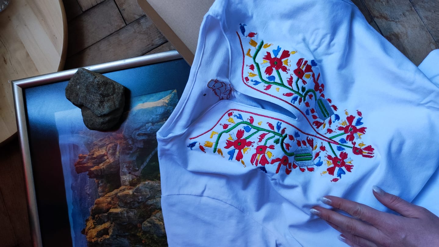 Customer photo review of Тениска с V-деколте "Дърво на живота"