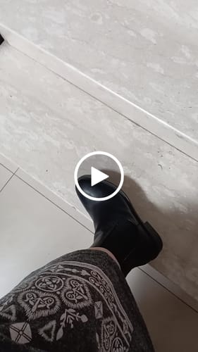 Customer video review of מגפוני עקב טבעוניים/ הדר-שחור