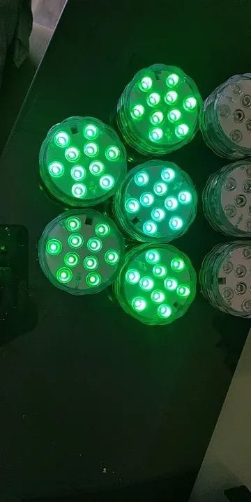 Customer photo review of Kit Luminárias de Piscina RGB - Sem Fio Com Controle Remoto