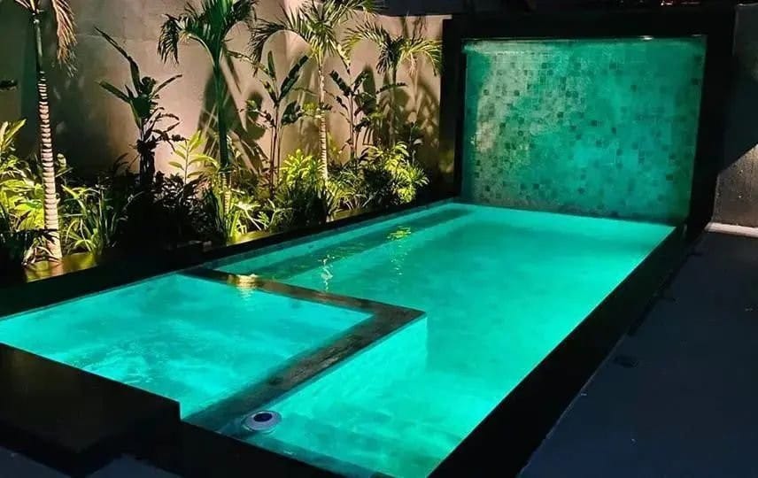 Customer photo review of Kit Luminárias de Piscina RGB - Sem Fio Com Controle Remoto