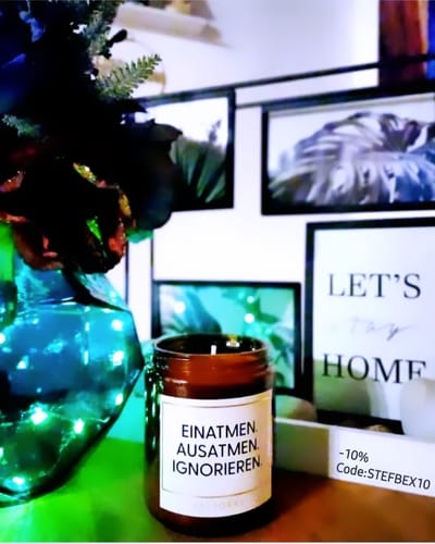 Customer photo review of »Einatmen, ausatmen, ignorieren« handgegossene Duftkerze in Premium-Qualität