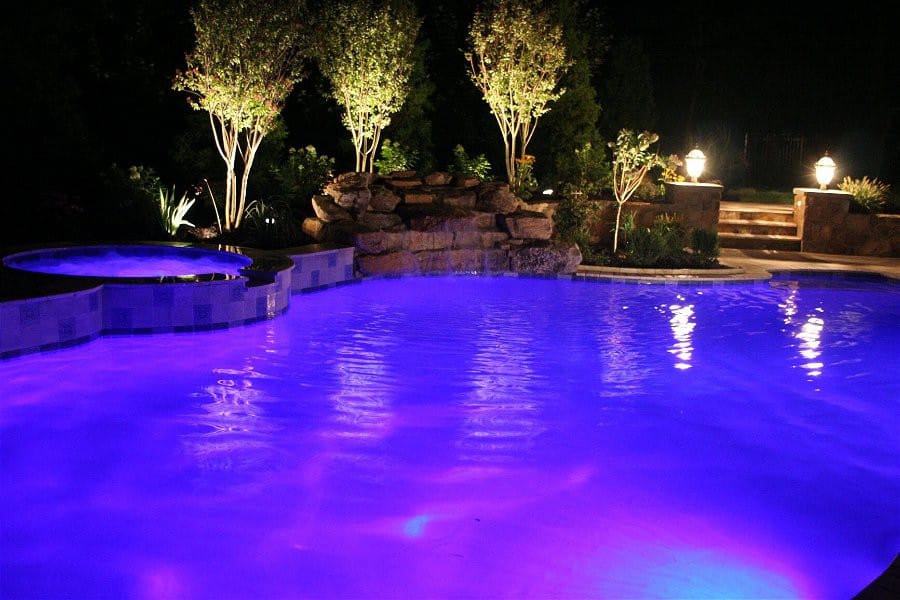 Customer photo review of Kit Luminárias de Piscina RGB - Sem Fio Com Controle Remoto