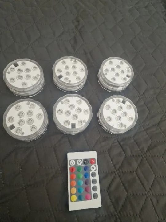 Customer photo review of Kit Luminárias de Piscina RGB - Sem Fio Com Controle Remoto