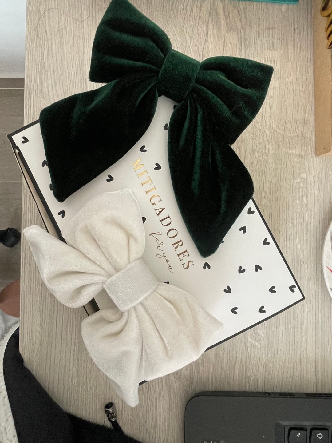 Customer photo review of MOÑO - MINI LARGE VELVET BOWS