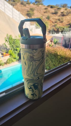 Customer photo review of Botella Térmica Stanley Flip Straw Verde + Diseño | 887 ml