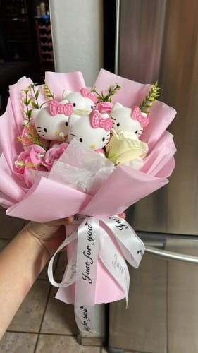 Customer photo review of Hello Kitty Baby Rose Bouquet