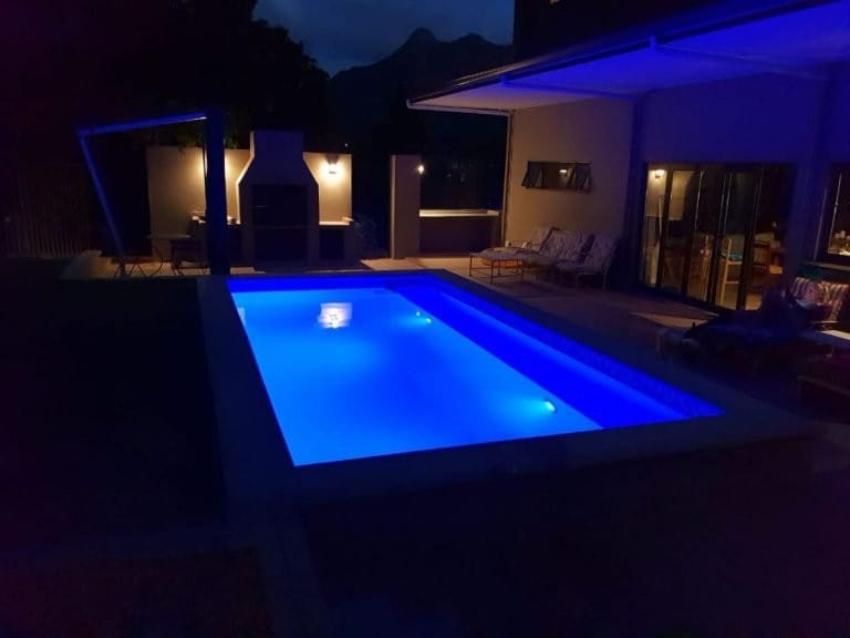 Customer photo review of Kit Luminárias de Piscina RGB - Sem Fio Com Controle Remoto
